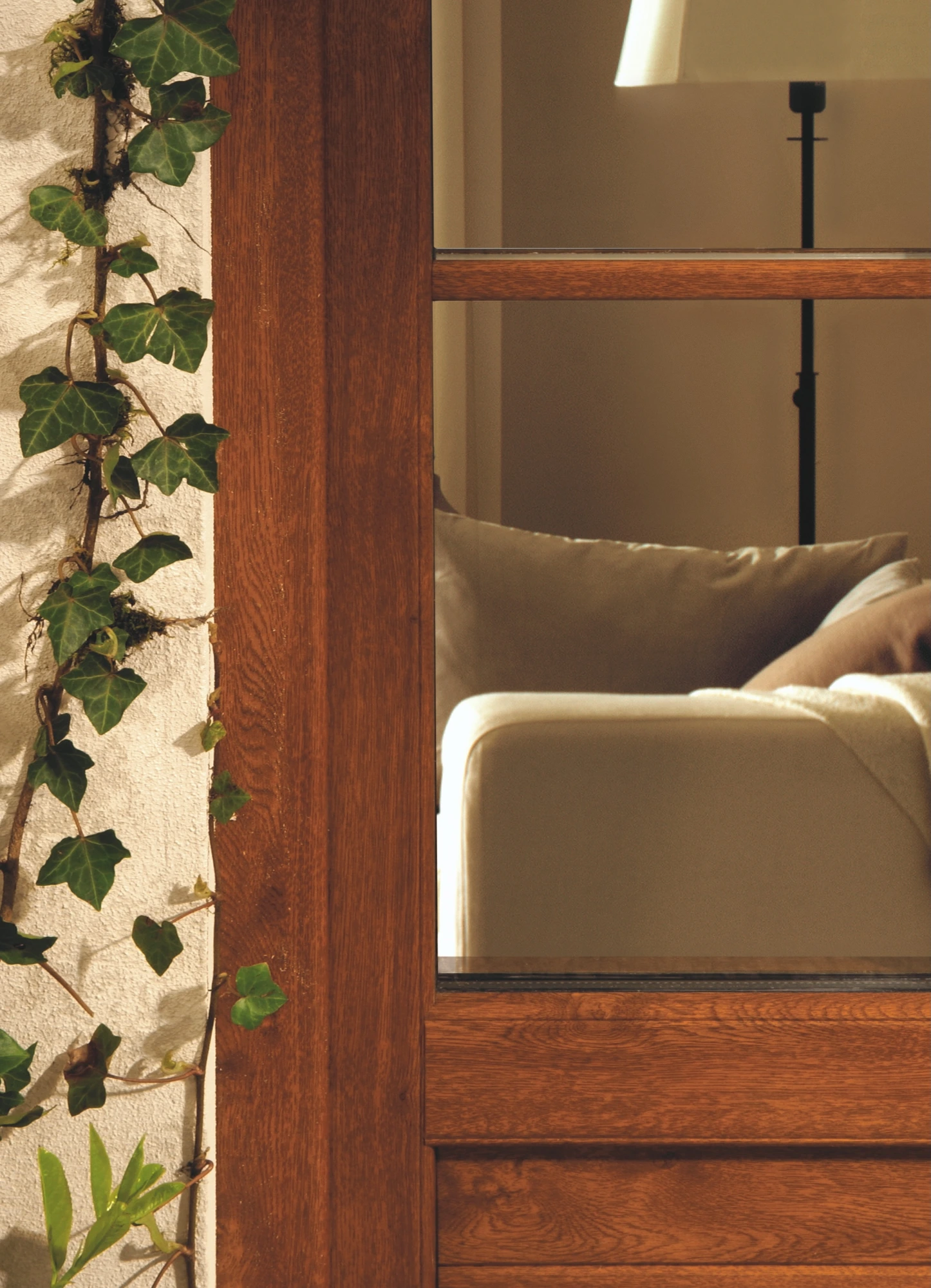 Wood-finish SOHOM window